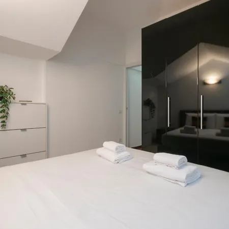 Ihost - Lattanzio 11 * Milán