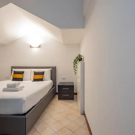 Ihost - Lattanzio 11 Milán